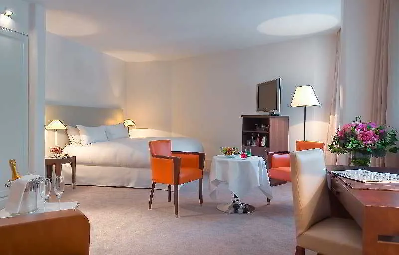 Отель La Maison Champs Elysees Париж