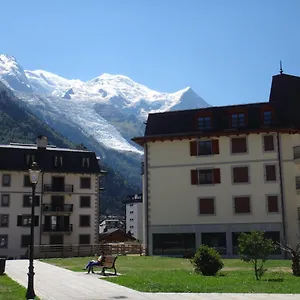 4-star-apartments-in-chamonix-centre-with-free-private-parking.hotels-rhonealpes.com/