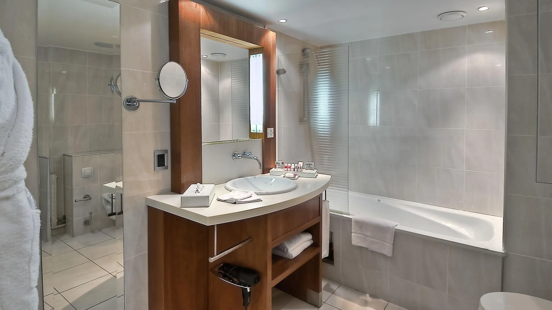 Hotel La Maison Champs Elysees Parijs