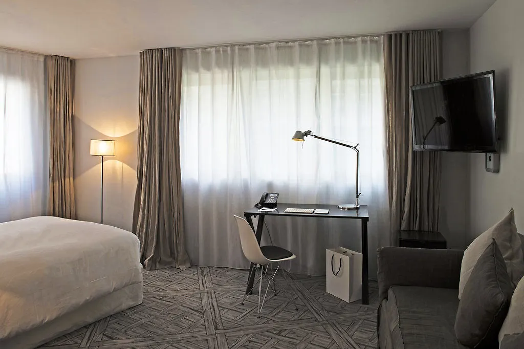 La Maison Champs Elysees Parijs Frankrijk